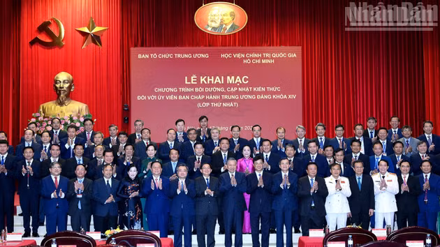 [Foto] Mandatario vietnamita presencia inauguración de programa de capacitación destinado a miembros del XIV Comité Central del PCV