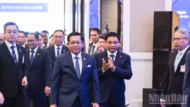 [Foto] Presidente de Myanmar asiste a foro empresarial en Vietnam