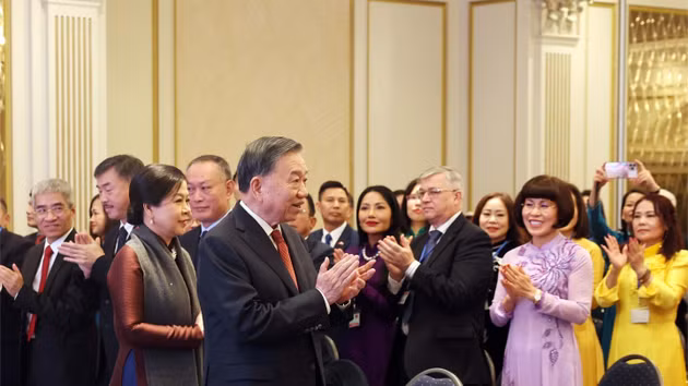 [Foto] Máximo dirigente vietnamita se reúne con compatriotas en Europa