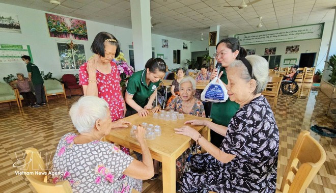Personas de tercera edad en Casa de ancianos Tam An, Ciudad Ho Chi Minh. (Foto: VNA)
