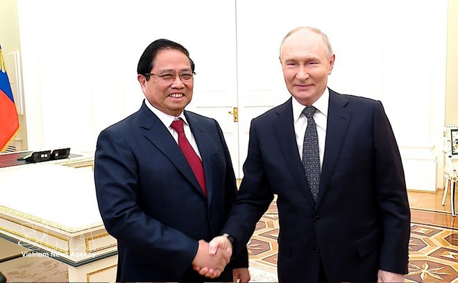 El primer ministro Pham Minh Chinh (izquierda) se reúne con el presidente ruso Vladimir Putin en Moscú el 25 de marzo (Foto: VNA).