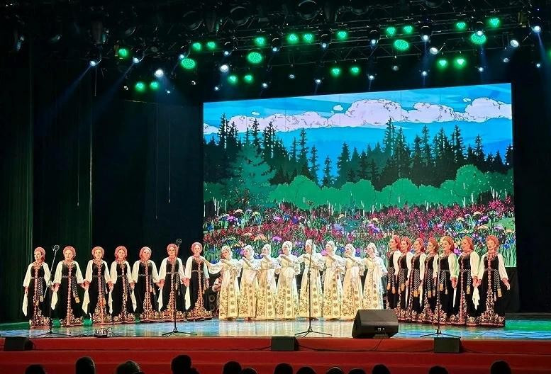 Actuación artística en el evento.