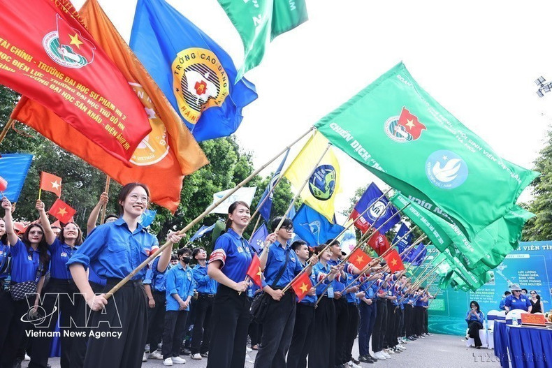 En la etapa de renovación e integración, el papel de la Unión de Jóvenes Comunistas Ho Chi Minh se reafirma. La juventud vietnamita destaca hoy por su dinamismo y creatividad en el estudio, la investigación y el emprendimiento, y por su protagonismo en el desarrollo socioeconómico y la defensa de la soberanía nacional. (Foto: VNA)