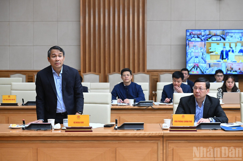 El viceministro de Relaciones Exteriores, Nguyen Minh Vu, interviene en la reunión. (Foto: VNA)