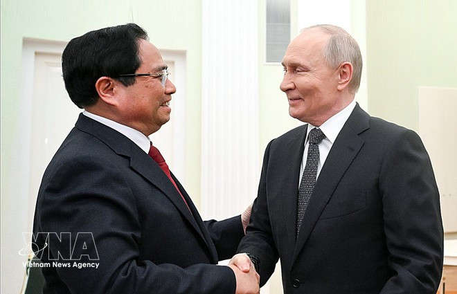 El primer ministro vietnamita, Pham Minh Chinh, y el presidente ruso, Vladimir Putin. (Foto: VNA)