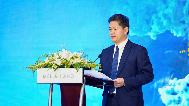 El viceministro permanente de Salud Vu Manh Ha, interviene en la cita.