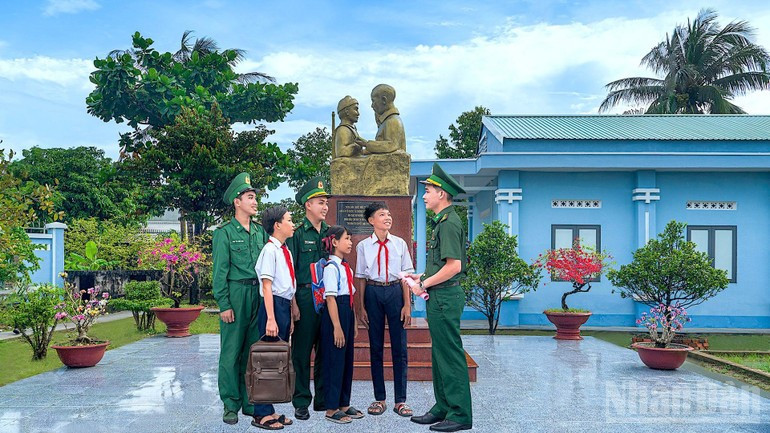 El monumento es un “sitio de referencia roja” para educar a las generaciones jóvenes sobre la gloriosa historia de las fuerzas armadas.