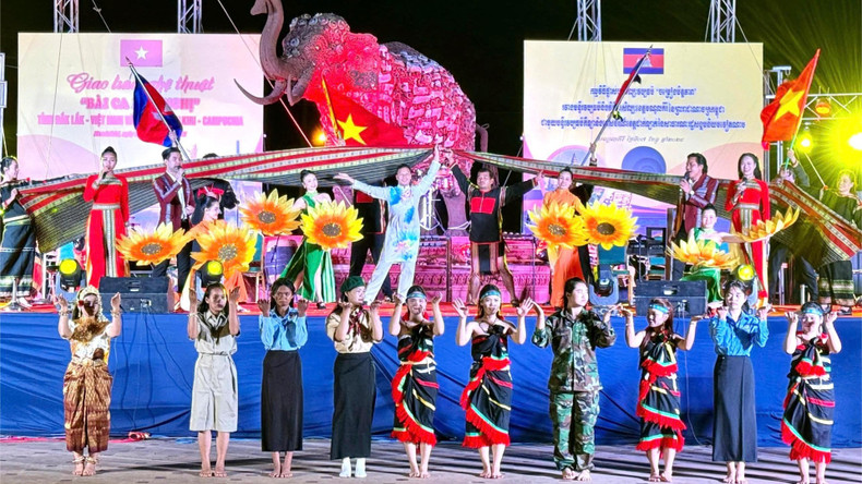 El programa se enmarca en las actividades conmemorativas por el 58º aniversario de las relaciones diplomáticas entre Vietnam y Camboya.