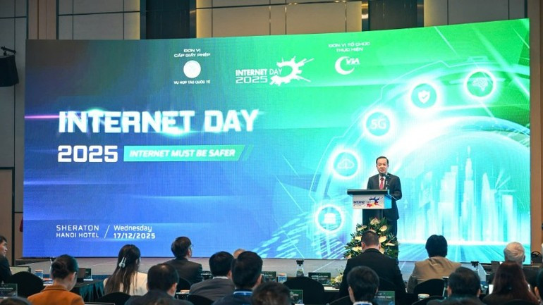 El viceministro de Ciencia y Tecnología Pham Duc Long, habla en la cita.