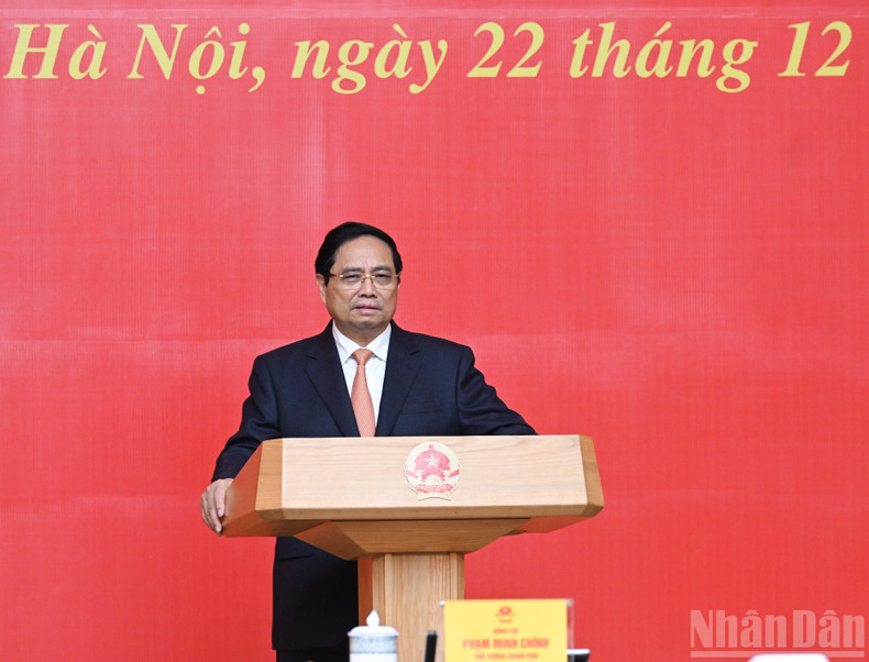 El primer ministro Pham Minh Chinh preside la ceremonia.