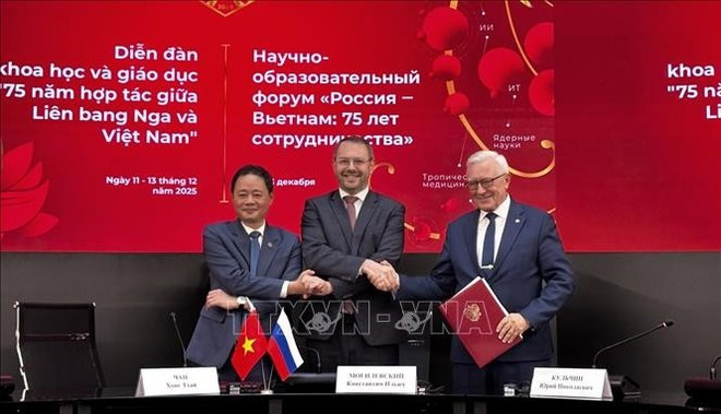 La Academia de Ciencia y Tecnología de Vietnam (VAST) y la Academia de Ciencias de Rusia firman un acuerdo de cooperación. (Foto: VNA)