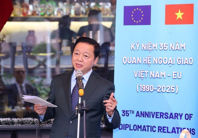 El viceprimer ministro Tran Hong Ha habla en el evento. (Foto: VNA)