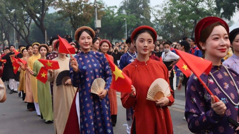 El Ao dai, traje tradicional de las mujeres de Hanói.