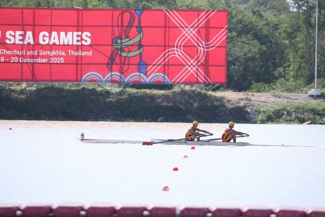 Hoang Van Dat y Nguyen Phu aportan una medalla dorada a la delegación nacional en la modalidad de doble scull ligero masculino. (Foto: VNA)