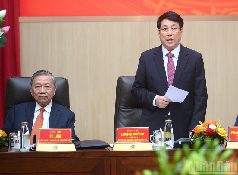 El presidente de Vietnam, Luong Cuong, hace uso de la palabra en la conferencia.