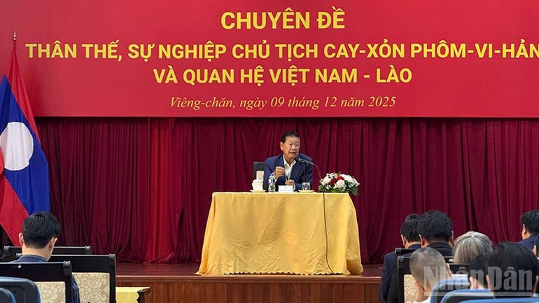 Somsavat Lengsavad, exmiembro del Buró Político del Partido Popular Revolucionario y ex viceprimer ministro de Laos, habla en la cita.