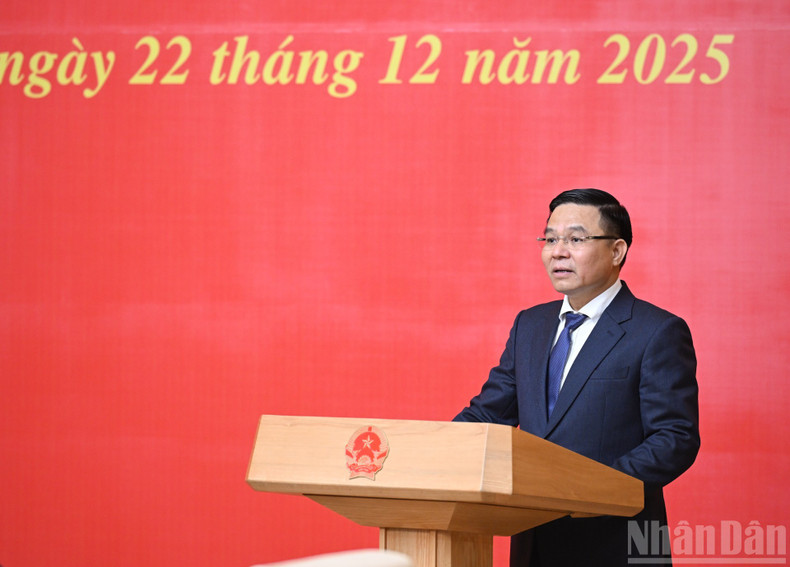 El ministro interino de Industria y Comercio, Le Manh Hung, pronuncia un discurso.