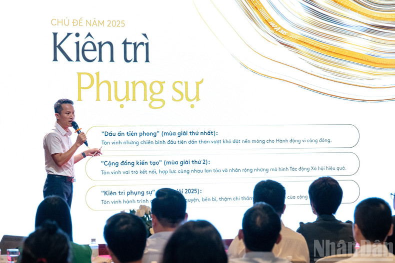 Bui Ngoc Hai, director del proyecto del Premio para Acciones por la Comunidad, interviene en el evento. Bui Ngoc Hai, director del proyecto del Premio para Acciones por la Comunidad, interviene en el evento.