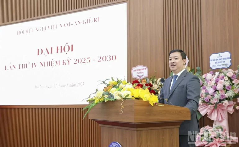 El vicepresidente de la Unión de Organizaciones de Amistad de Vietnam Nguyen Ngoc Hung habla en la cita. El vicepresidente de la Unión de Organizaciones de Amistad de Vietnam Nguyen Ngoc Hung habla en la cita.