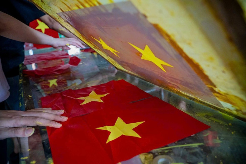 Cada etapa, cada bandera, es finalizada con gran esmero por los pobladores locales. (Foto: VNA)