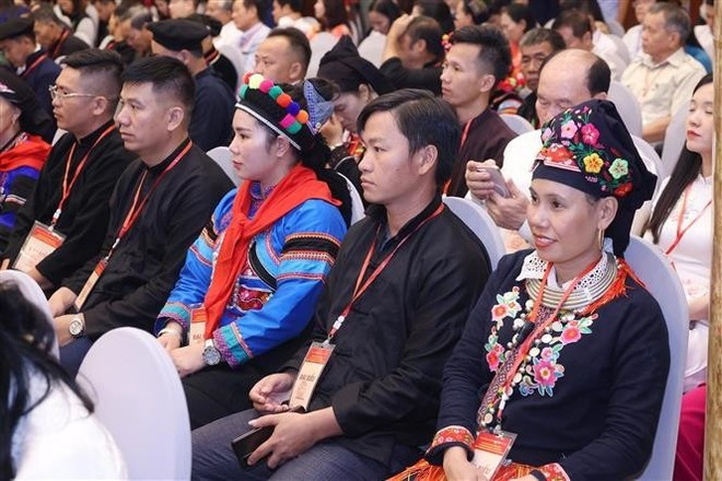 Representantes de todos los estratos populares asisten al evento. (Foto: VNA) Representantes de todos los estratos populares asisten al evento. (Foto: VNA)