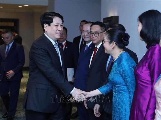 El presidente de Vietnam, Luong Cuong, y los embajadores vietnamitas acreditados en África. (Foto: VNA) El presidente de Vietnam, Luong Cuong, y los embajadores vietnamitas acreditados en África. (Foto: VNA)