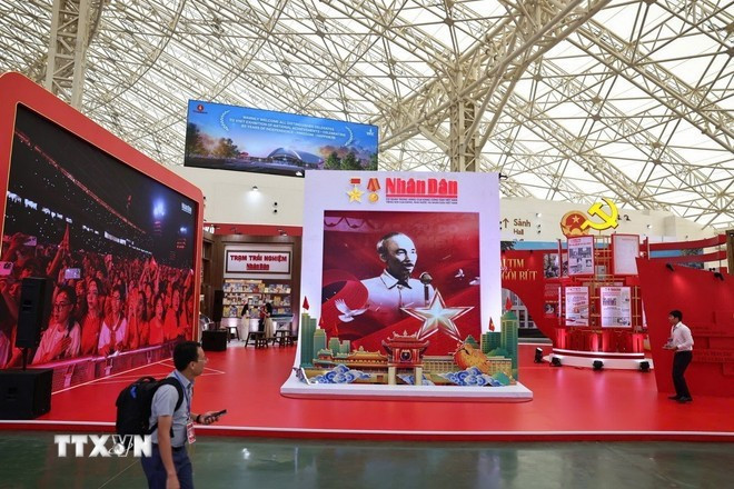Stand del periódico Nhan Dan en la exposición. (Foto: VNA) Stand del periódico Nhan Dan en la exposición. (Foto: VNA)