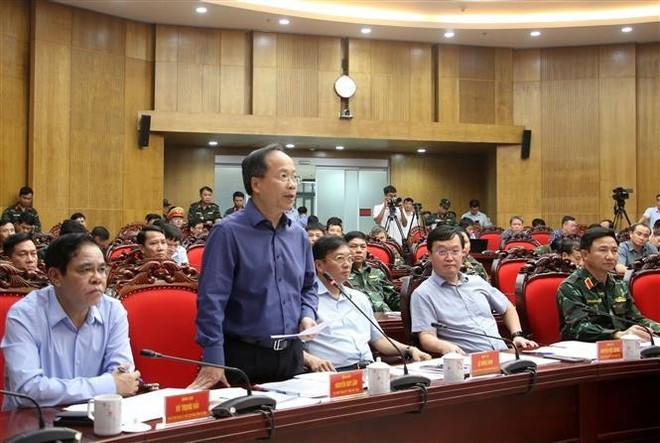 El secretario del Comité del Partido de la provincia de Ha Tinh, Nguyen Duy Lam, informa sobre la respuesta a la tormenta Kajiki. (Foto: VNA) El secretario del Comité del Partido de la provincia de Ha Tinh, Nguyen Duy Lam, informa sobre la respuesta a la tormenta Kajiki. (Foto: VNA)
