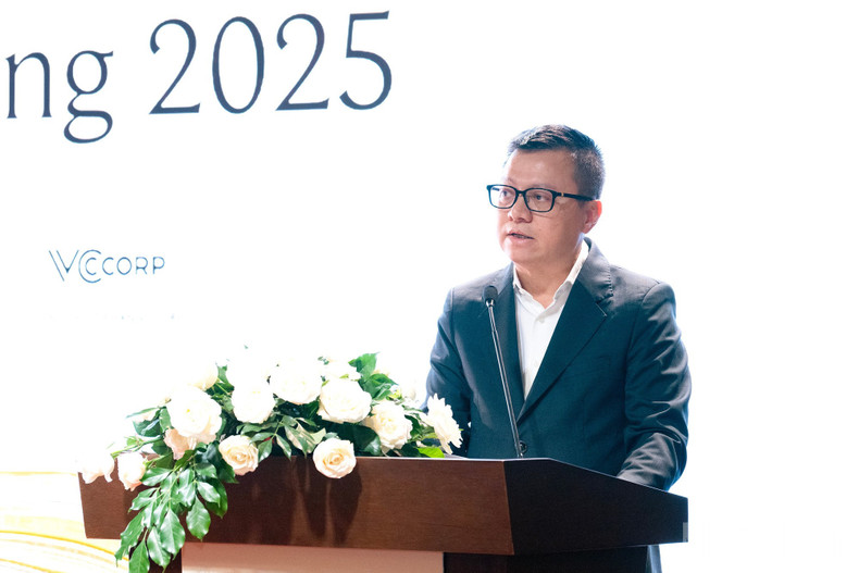 Le Quoc Minh, presidente-editor de Nhan Dan, subjefe de la Comisión de Propaganda y Movilización de Masas del Comité Central del Partido Comunista de Vietnam (PCV) y presidente de la Asociación de Periodistas del país, habla en el evento. Le Quoc Minh, presidente-editor de Nhan Dan, subjefe de la Comisión de Propaganda y Movilización de Masas del Comité Central del Partido Comunista de Vietnam (PCV) y presidente de la Asociación de Periodistas del país, habla en el evento.
