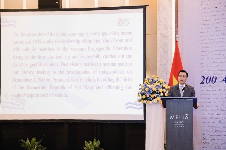 El viceministro de Relaciones Exteriores, Dang Hoang Giang, habla en la ceremonia. (Foto: Embajada de Uruguay en Vietnam) El viceministro de Relaciones Exteriores, Dang Hoang Giang, habla en la ceremonia. (Foto: Embajada de Uruguay en Vietnam)