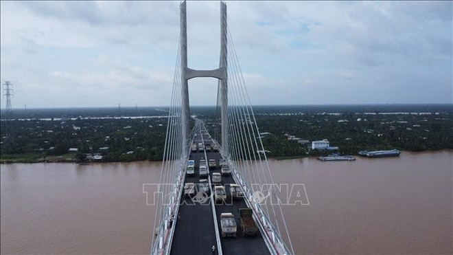 Decenas de vehículos realizan con éxito pruebas de carga en el puente Rach Mieu 2. (Foto: VNA) Decenas de vehículos realizan con éxito pruebas de carga en el puente Rach Mieu 2. (Foto: VNA)