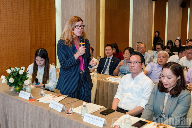 Silvia Danailov, representante permanente de Unicef en Vietnam, hace uso de la palabra en el acto. Silvia Danailov, representante permanente de Unicef en Vietnam, hace uso de la palabra en el acto.
