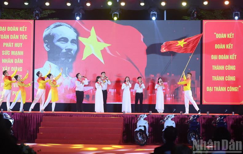 Actuación artística en el evento.