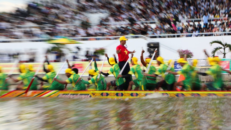La intensa competencia realza el atractivo de las carreras de barcos Ngo. (Foto: VNA)
