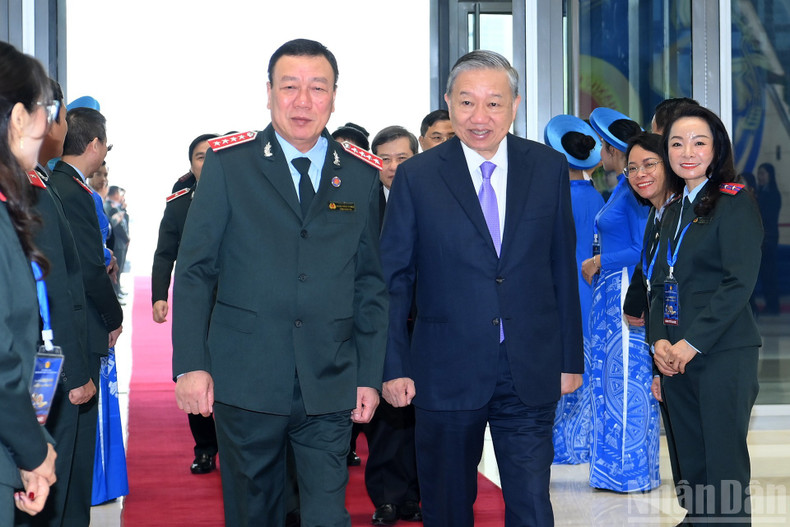 El secretario general To Lam asiste al acto conmemorativo por el 80º aniversario del Día Tradicional de la Inspección de Vietnam.