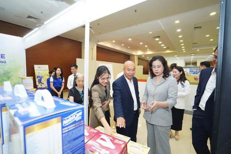 Delegados a la exposición.