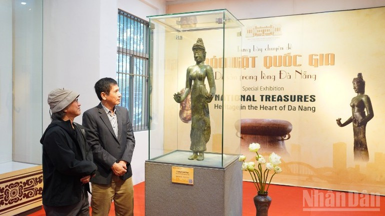 Visitantes a la muestra.