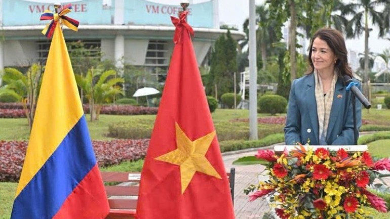 La embajadora de Colombia en Vietnam, Camila María Polo Flórez, habla en el evento. (Foto: Embajada de Colombia en Vietnam)
