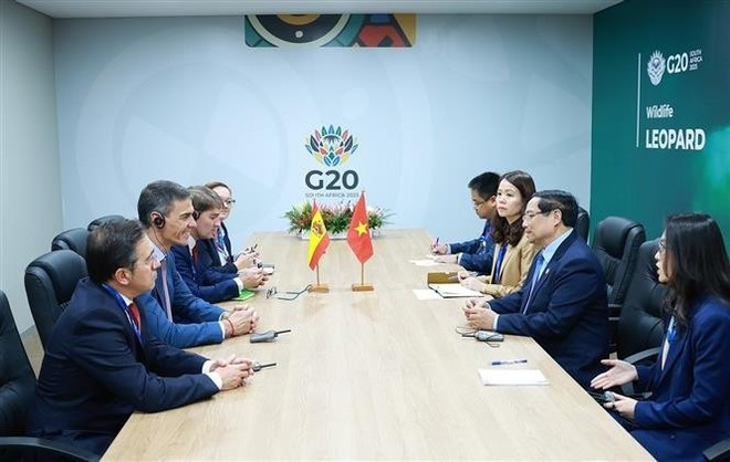 Panorama de la reunión entre el primer ministro vietnamita, Pham Minh Chinh, y su homólogo español, Pedro Sánchez. (Foto: VNA)