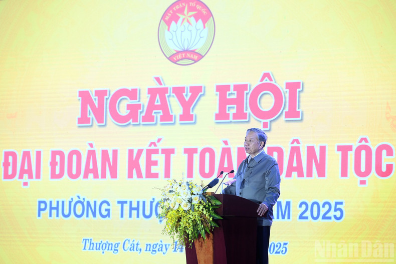 To Lam interviene en el evento.