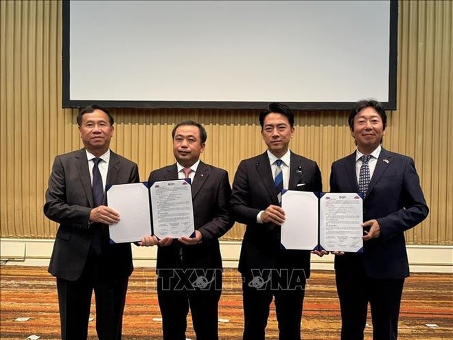 Empresas vietnamitas y japonesas firman acuerdos de cooperación. (Foto: VNA) Empresas vietnamitas y japonesas firman acuerdos de cooperación. (Foto: VNA)