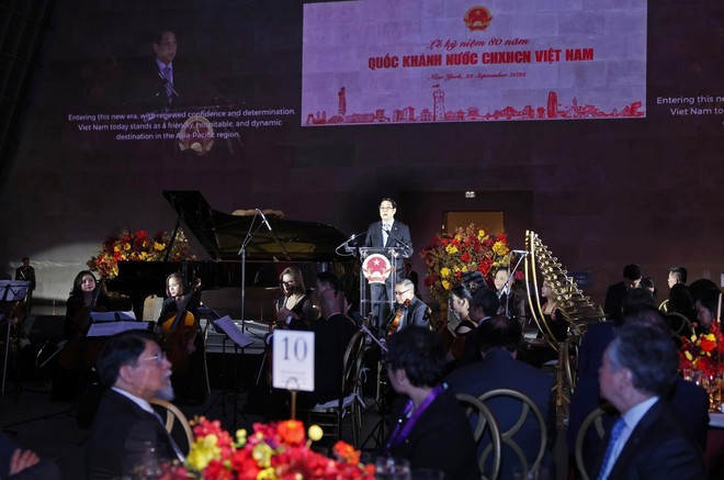 En su discurso, Luong Cuong destacó que hace 80 años, el 2 de septiembre de 1945, el Presidente Ho Chi Minh proclamó la independencia de Vietnam en la Plaza Ba Dinh, marcando el inicio de una nueva era para la nación. (Foto: VNA) En su discurso, Luong Cuong destacó que hace 80 años, el 2 de septiembre de 1945, el Presidente Ho Chi Minh proclamó la independencia de Vietnam en la Plaza Ba Dinh, marcando el inicio de una nueva era para la nación. (Foto: VNA)
