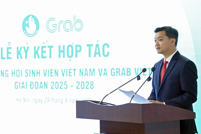Nguyen Minh Triet, secretario del Comité Central de la Unión de Jóvenes Comunistas Ho Chi Minh y presidente de la Aosciación de Estudiantes Vietnamitas, interviene en el evento. Nguyen Minh Triet, secretario del Comité Central de la Unión de Jóvenes Comunistas Ho Chi Minh y presidente de la Aosciación de Estudiantes Vietnamitas, interviene en el evento.