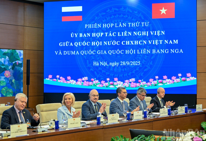 Delegados de la Duma Estatal de la Asamblea Federal de Rusia en la cita. Delegados de la Duma Estatal de la Asamblea Federal de Rusia en la cita.