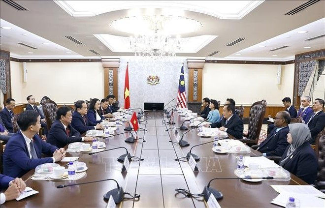 El presidente de la Asamblea Nacional (Parlamento) de Vietnam, Tran Thanh Man, sostiene conversaciones con el presidente del Senado de Malasia, Dato’ Awang Bemee Awang Ali Basah. (Foto: VNA) El presidente de la Asamblea Nacional (Parlamento) de Vietnam, Tran Thanh Man, sostiene conversaciones con el presidente del Senado de Malasia, Dato’ Awang Bemee Awang Ali Basah. (Foto: VNA)