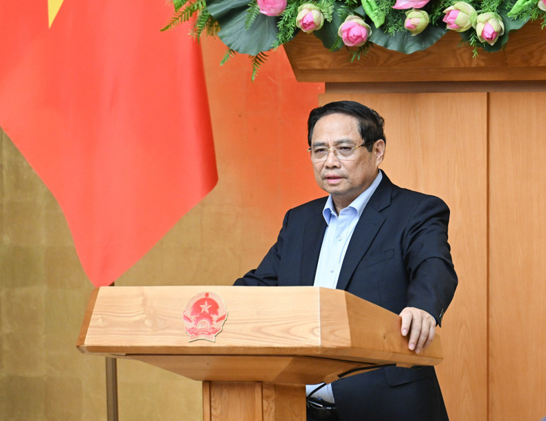 El primer ministro Pham Minh Chinh interviene en la reunión. El primer ministro Pham Minh Chinh interviene en la reunión.