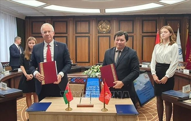 En la firma de un acuerdo de cooperación entre la VAST y Fundación Bielorrusa para la Investigación Fundamental. (Foto: VNA) En la firma de un acuerdo de cooperación entre la VAST y Fundación Bielorrusa para la Investigación Fundamental. (Foto: VNA)