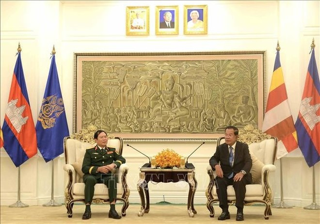 El general Nguyen Tan Cuong, jefe del Estado Mayor del Ejército Popular de Vietnam (EVP) y viceministro de Defensa Nacional, y Samdech Techo Hun Sen, presidente del Partido Popular de Camboya (PPC) y titular del Senado camboyano. (Foto: VNA) El general Nguyen Tan Cuong, jefe del Estado Mayor del Ejército Popular de Vietnam (EVP) y viceministro de Defensa Nacional, y Samdech Techo Hun Sen, presidente del Partido Popular de Camboya (PPC) y titular del Senado camboyano. (Foto: VNA)