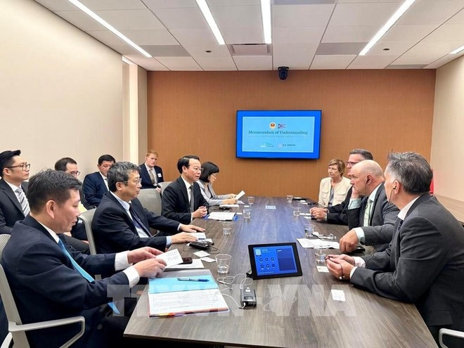 En la sesión de trabajo entre el ministro de Agricultura y Medio Ambiente de Vietnam, Do Duc Duy, y el secretario de Agricultura de Ohio, Brian Baldridge. (Foto: VNA) En la sesión de trabajo entre el ministro de Agricultura y Medio Ambiente de Vietnam, Do Duc Duy, y el secretario de Agricultura de Ohio, Brian Baldridge. (Foto: VNA)
