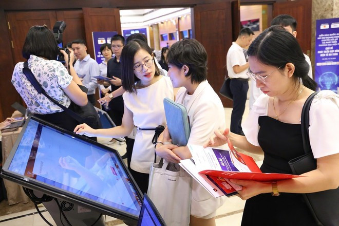 La transformación digital y el desarrollo del comercio electrónico son formas efectivas de ahorrar dinero. (Foto: Ha Anh - VNA) La transformación digital y el desarrollo del comercio electrónico son formas efectivas de ahorrar dinero. (Foto: Ha Anh - VNA)